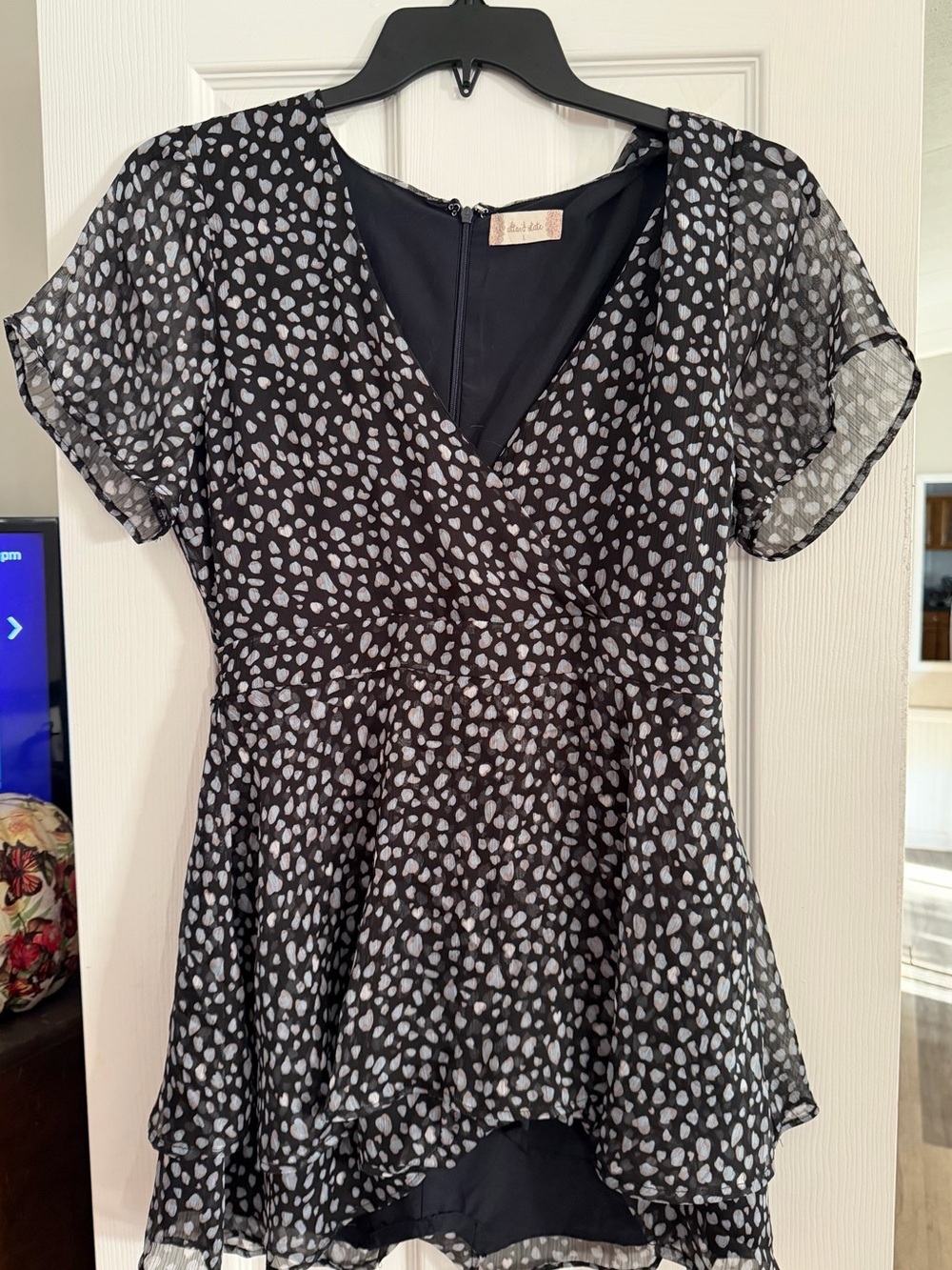 Altrd state L Navy, black & White Printed V-Neck Peplum Top